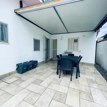 A 2 Passi Dal Mare La Punta Seahouse Lägenhet